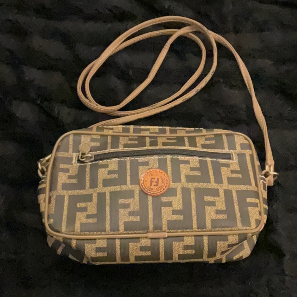 NOT AUTHENTIC SMALL FENDI CROSSBODY